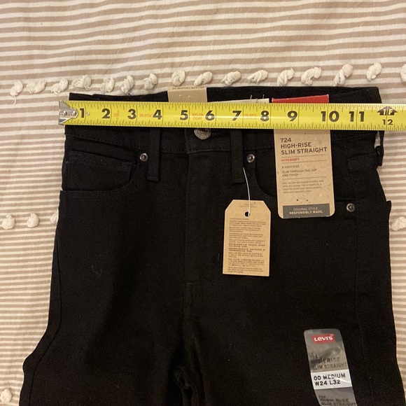 Levi's Women's 724 High Rise Straight Jeans - Picture 7 of 12